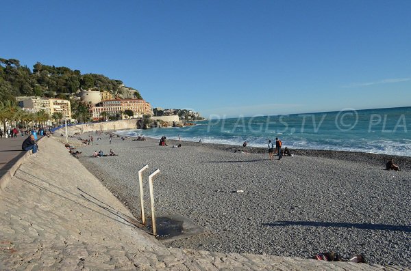 Der Strand Les Ponchettes vom Quai des Etats Unis aus gesehen