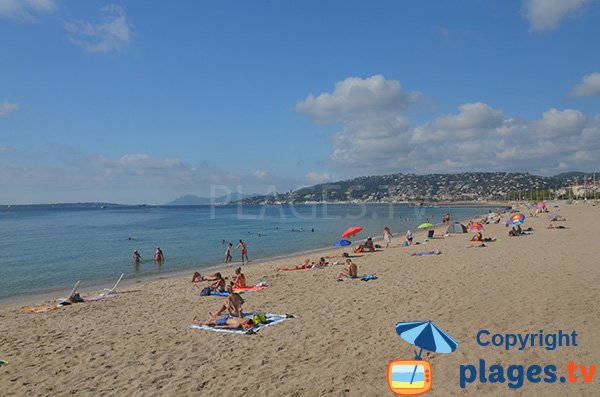 Spiaggia pubblica a Juan les Pins, sulla strada per Golfe Juan