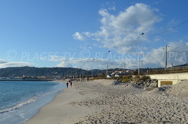 Zugang zum Strand von Pont du Lys in Juan les Pins