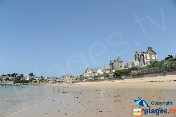 Plage du Pont de St Malo en direction de la pointe de la Varde