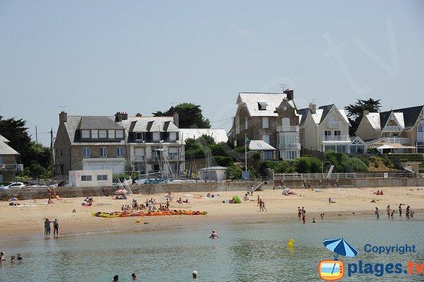 Lifeguarded beach of Pont in Rothéneuf - brittany