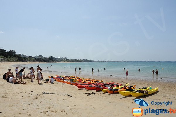 Activités nautiques sur la plage du Pont de St Malo