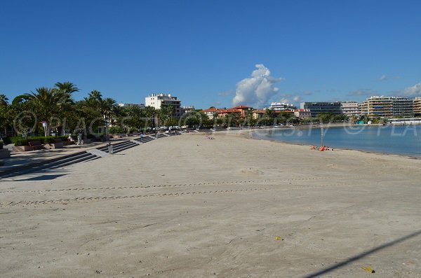 Strand Ponteil mit der Promenade am Meer