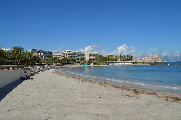 Plage du Ponteil: l'une des plus belles vues sur la vieille ville