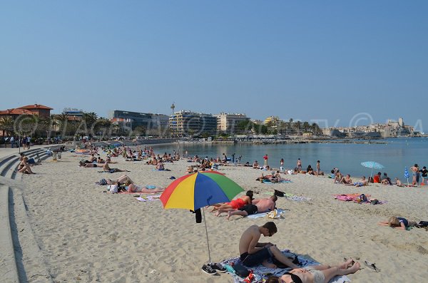 Plage du Ponteil en Avril à Antibes