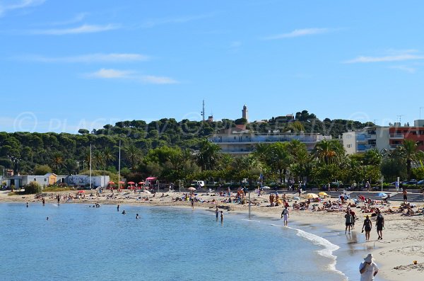 Plage de sable du Ponteil à Antibes