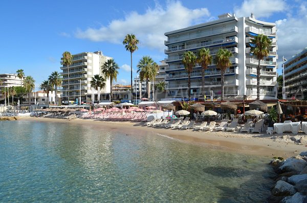 Private beach on the Ponton Courbet in Juan les Pins