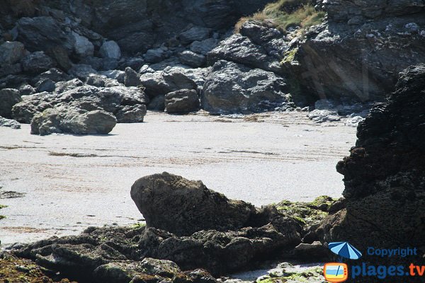 Rocks in Porh Ized cove in Sauzon