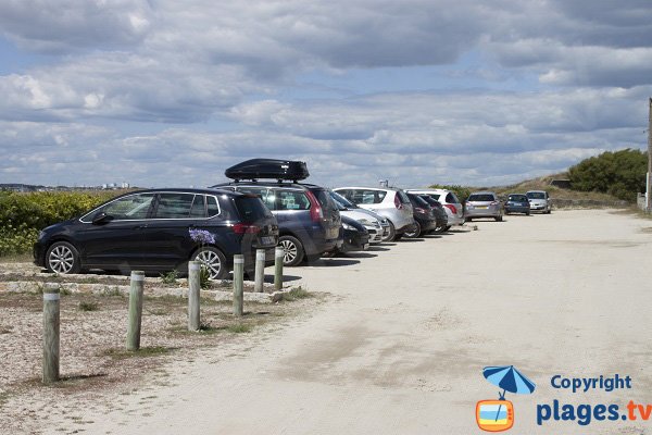 Parking of Port Puns beach in Gavres