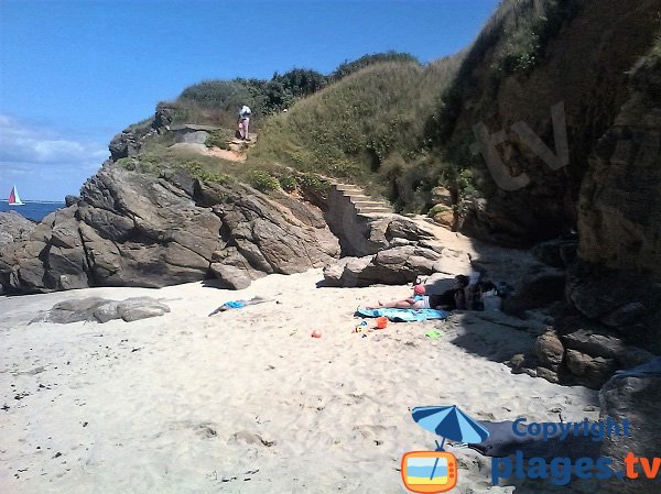 Access to Porh Skeudoul cove - Groix