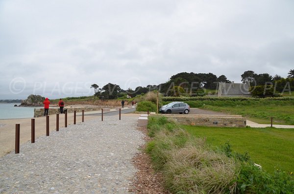 Parking de la plage de Pors Hir à Plougrescant