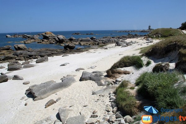 Rocce sulla spiaggia Pors Pol a Brignogan-Plage