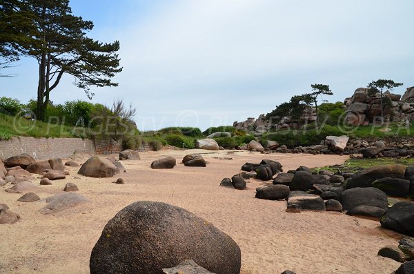 Zollpfad am Strand von Pors Rolland in Ploumanac'h