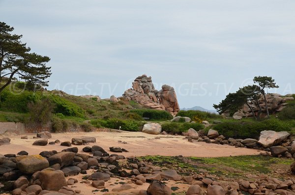 Spiaggia di Pors Rolland a Ploumanac'h - bretagna