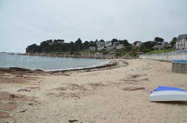 Plage de Pors Termen avec vue sur la pointe de Lan Kerellec