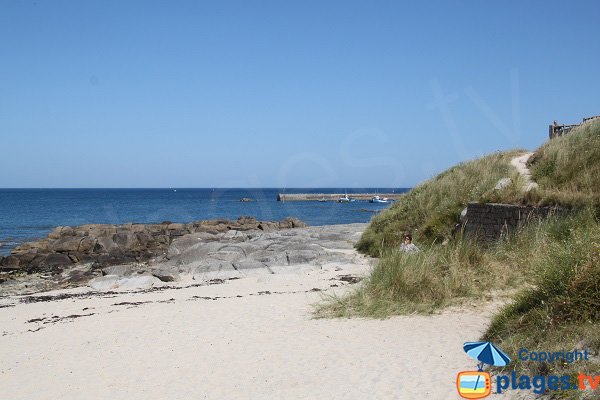 Vue sur le port de Porsgwen depuis la plage - Plouescat