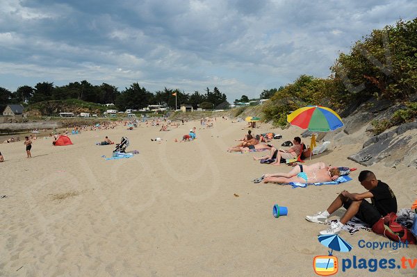 Plage de Port Blanc à Dinard en été