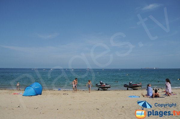 Baignade sur la plage de Port Blanc de Dinard