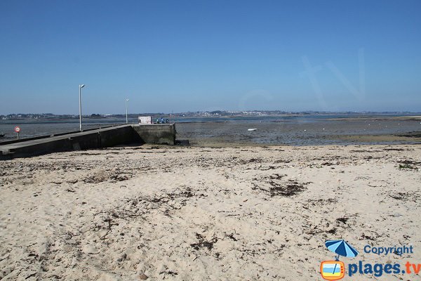 Digue sur la plage du Port de Carantec