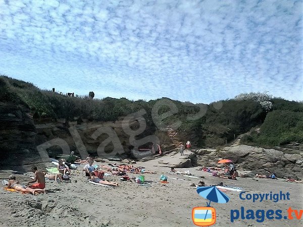 Plage avec un camping sur l'ile de Groix - Coustic