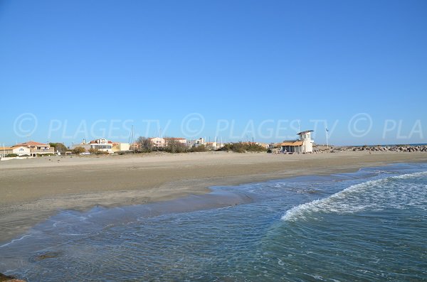 Photo de la plage du Port de Plaisance de Frontignan au niveau du poste de secours