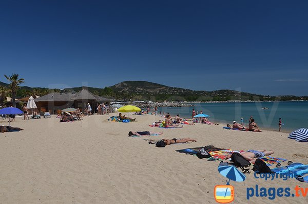 Photo de la plage dans le centre de Port Grimaud