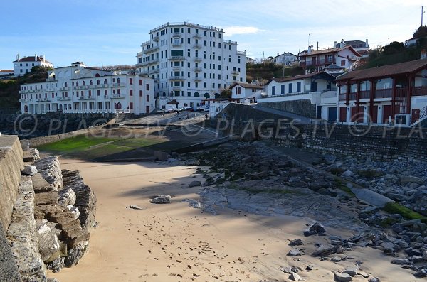 Spiaggia vicino al porto di Guéthary