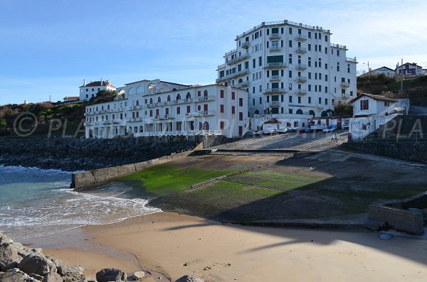 Small port of Guéthary with its beach