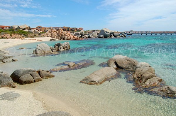 Crique au niveau du port de l'ile de Cavallo