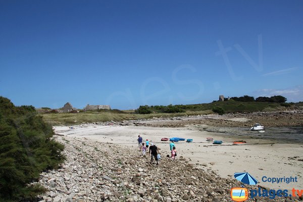 Plage de sable et de galets sur l'ile de Sieck