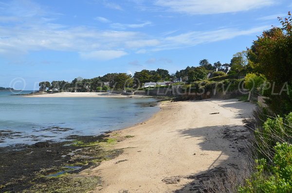 Beach of the Port overlooking the mouth of Crac'h - La Trinité sur Mer