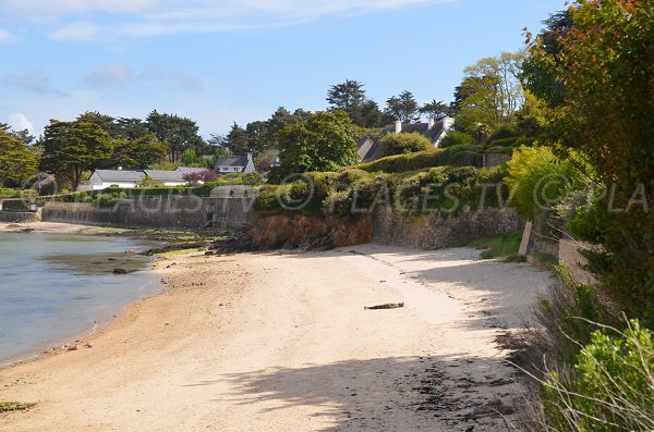 Beach near the city center of La Trinité sur Mer