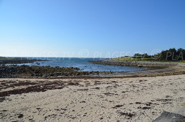 Plage au port de Landrellec en Bretagne