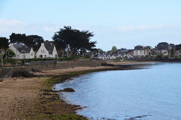 Plage de galets à Arzon