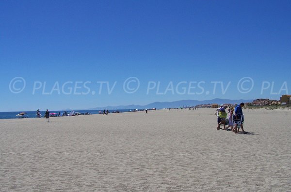 Plage de Port Leucate en direction des plages de Barcarès