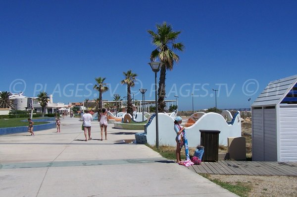 Promenade le long de la plage de Port Leucate