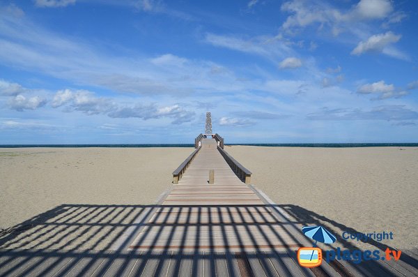 Digue promenade au niveau du miroir d'eau - Port-Leucate