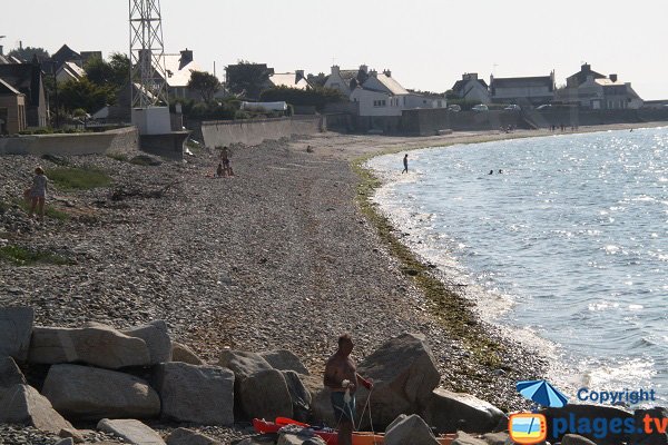 Plage de galets à Locquémeau