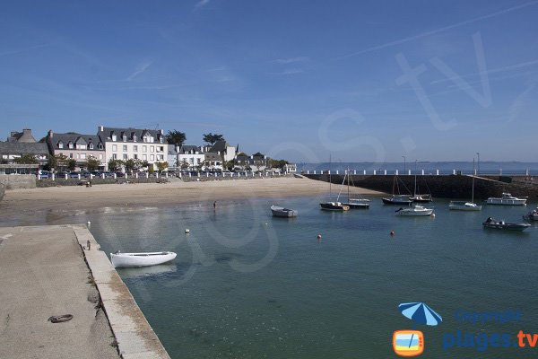 Plage dans le port de Locquirec