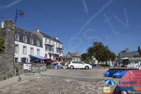 Commerces autour du port de Locquirec