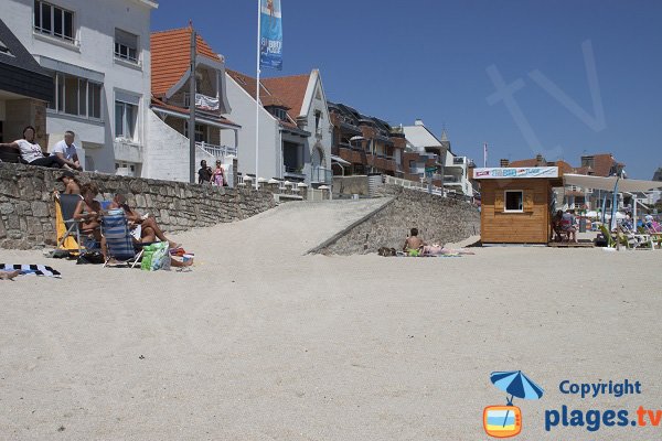 Access to Port Maria beach in Larmor-Plage