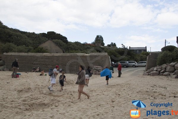 Accès à la plage de Port Morvan