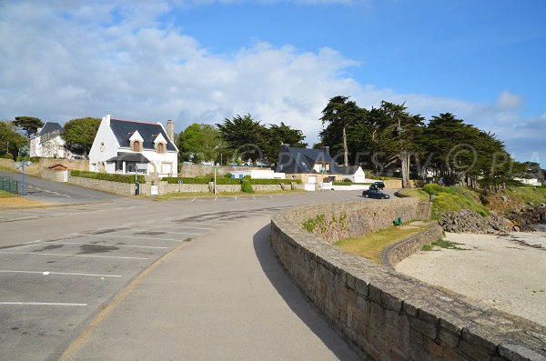 Parking along Port Navalo beach