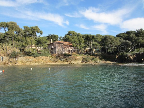 Plage du port de Niel sur la presqu'île de Giens dans le Var