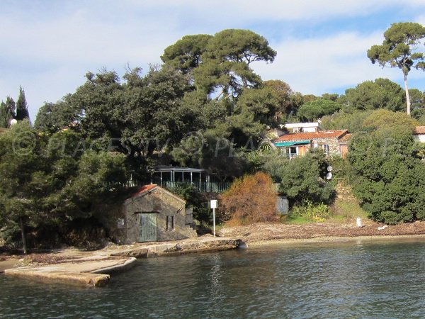 Port du Niel à Hyères - plage de sable