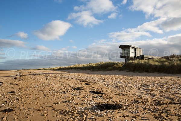 Photo de la plage du port de plaisance de Courseulles dans le Calvados