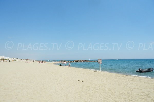 Photo de la plage du Port Saint Ange en direction du Lido de Port Barcarès