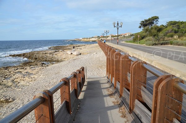 Rampa di accesso alla spiaggia a Sausset les Pins