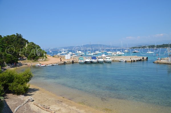 Port beach in Saint Honorat island - Lérins island