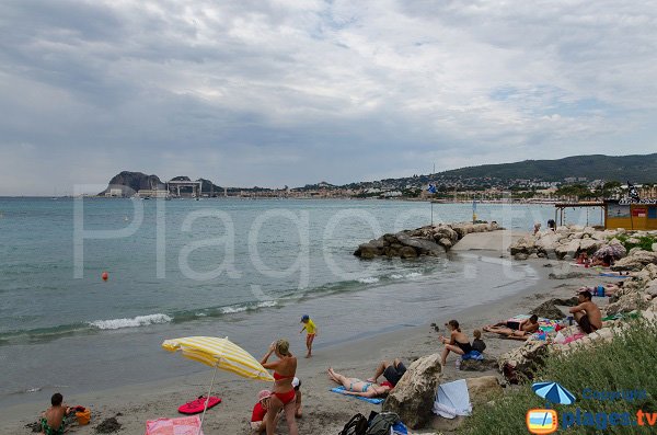 Blick auf den Bec de l'Aigle vom Strand Port de St Jean aus